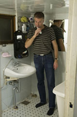 Ludwig im etwas zu niedrigen Bad